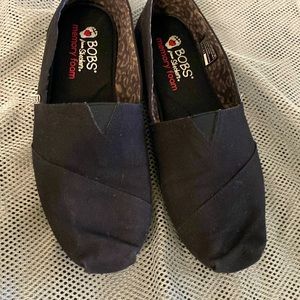 Bobs Women’s Black Alpargata Style Canvas Slipper Man Made Rubber Sole Sz 8.5